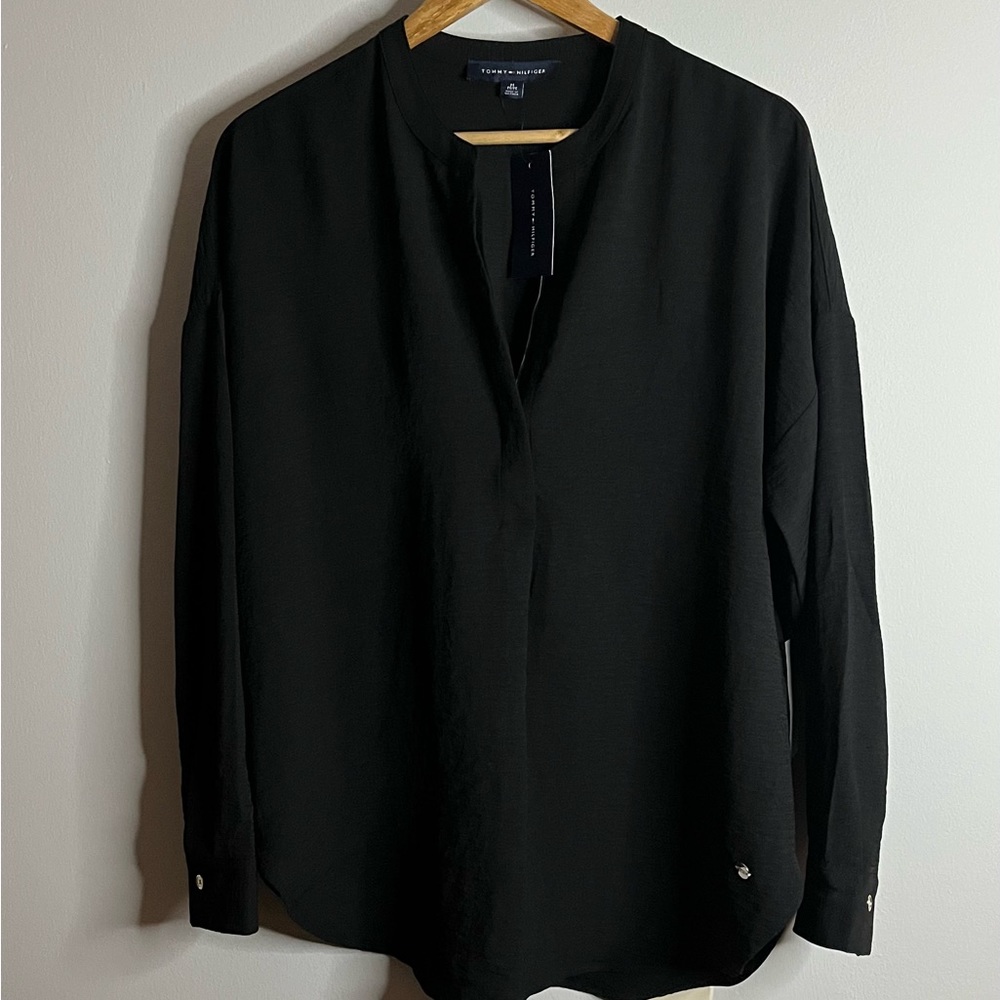 NWT Tommy Hilfiger Black Long Sleeve Blouse. Size M